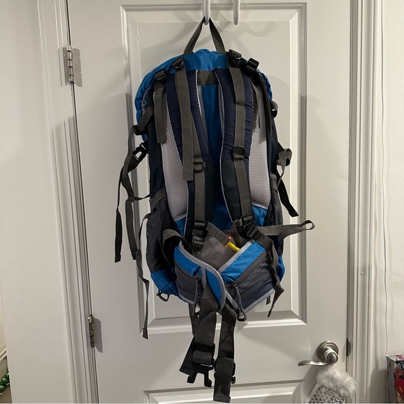 Free Knight 60 L Trekking Hiking Backpack Waterproof Light Weight in Blue - Picture 4 of 8